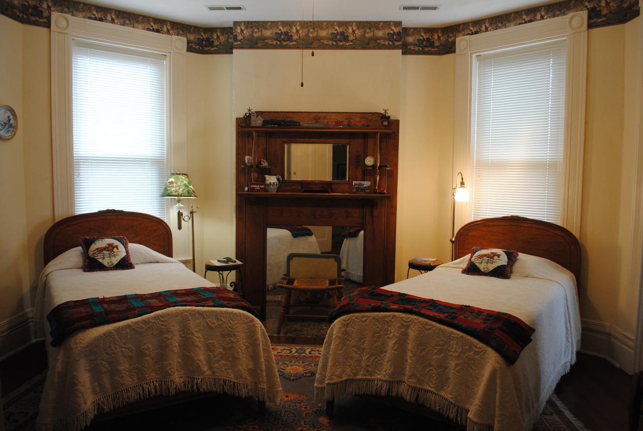 L&N Bed And Breakfast Ltd Henderson Eksteriør billede