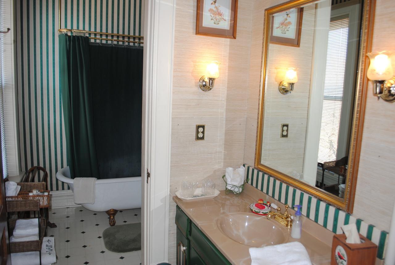 L&N Bed And Breakfast Ltd Henderson Eksteriør billede